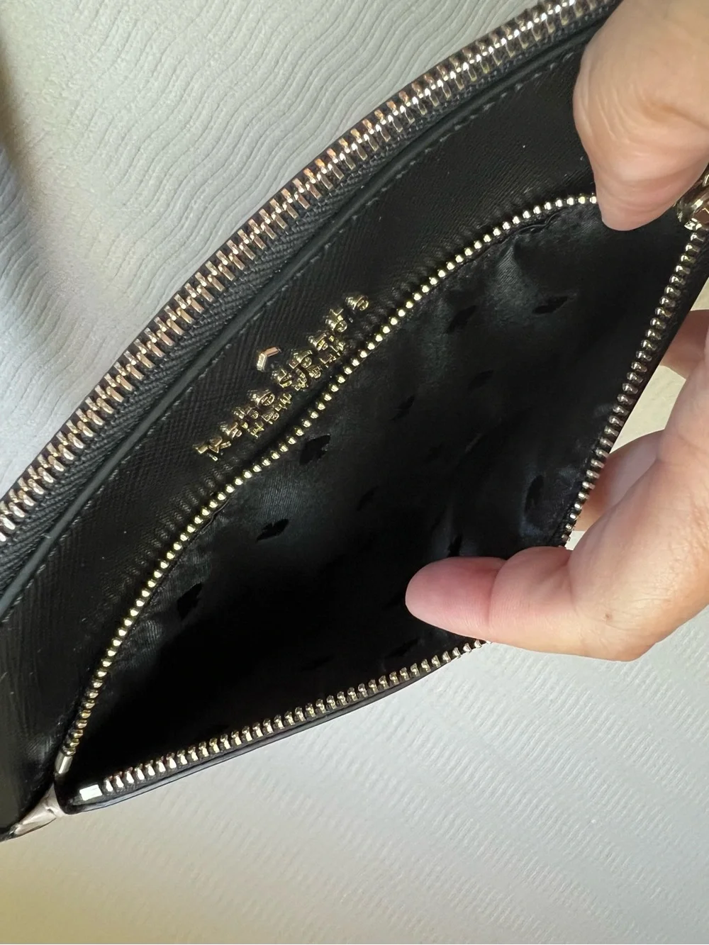 Kate Spade New York Staci Medium Wristlet – Warm Beige/Black Colorblock NWOT